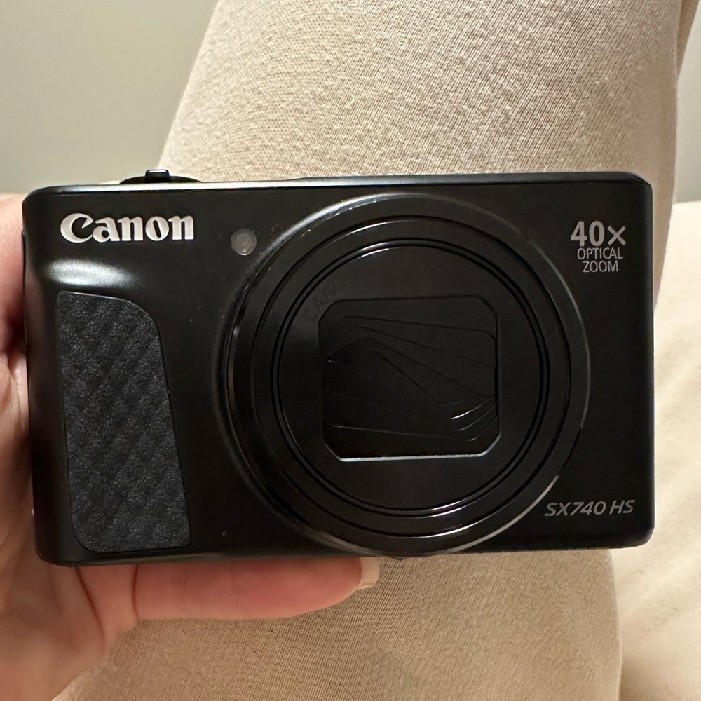 Canon SX740 HS